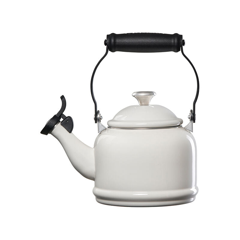 1.7 Qt. Classic Whistling Kettle with Stainless Steel Knob (Marseille), Le  Creuset